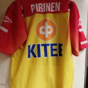 Pasi Pirisen pelipaita – mestarin oma sotisopa. Se paita, jolla lunastettiin kultaa ja kirjoitettiin pesäpallon historiaa.