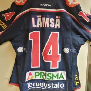 Numero 14 selässä, nimi rinnassa – tästä lähtee uusi sukupolvi nousemaan. Ota tämä paita kotiisi ja ole mukana matkassa