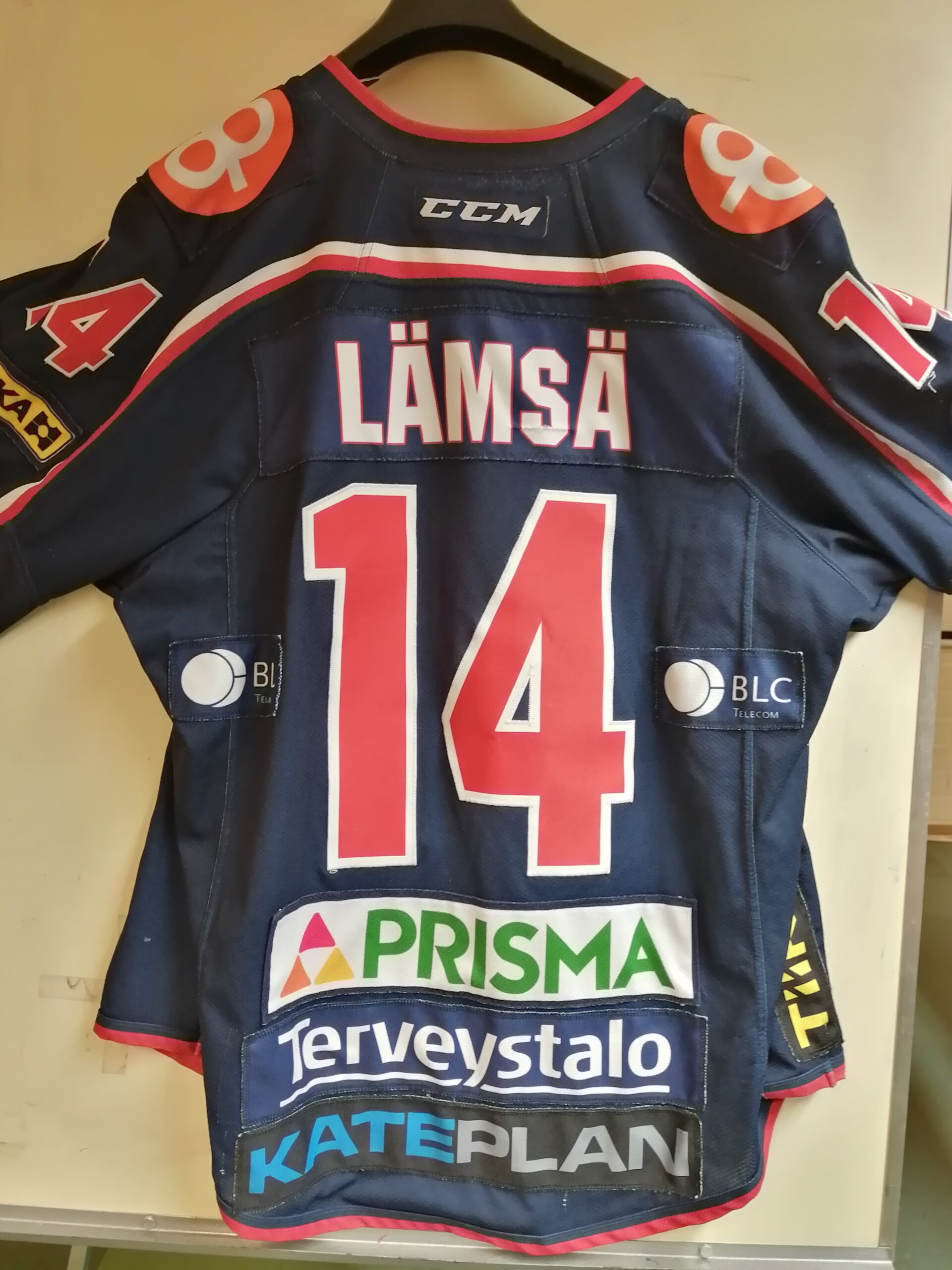 Numero 14 selässä, nimi rinnassa – tästä lähtee uusi sukupolvi nousemaan. Ota tämä paita kotiisi ja ole mukana matkassa